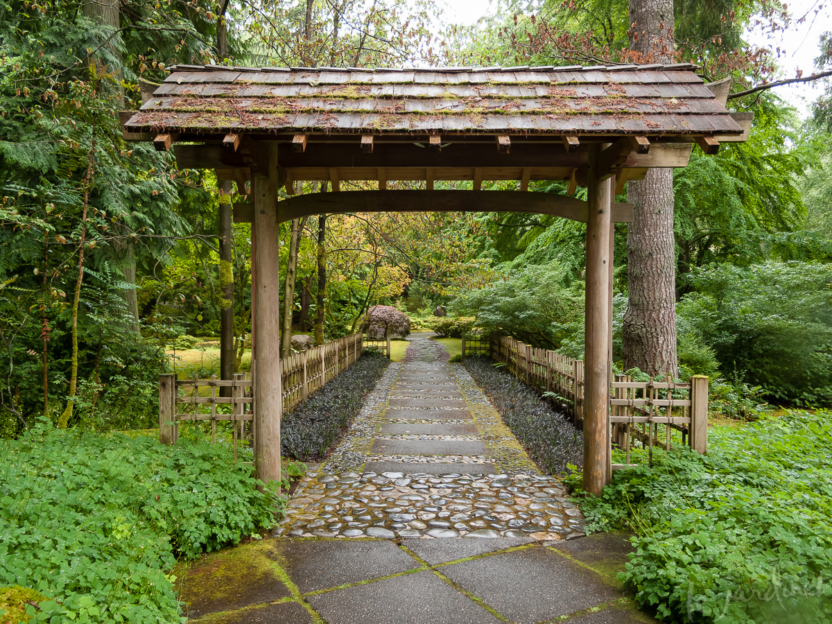 Bloedel Reserve - netrance to Japanese Garden